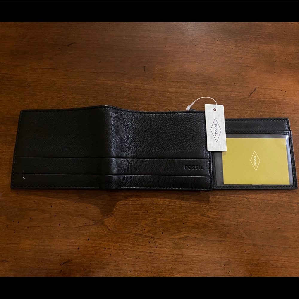 Fossil Men’s Lufkin Traveler Tri-fold Wallet